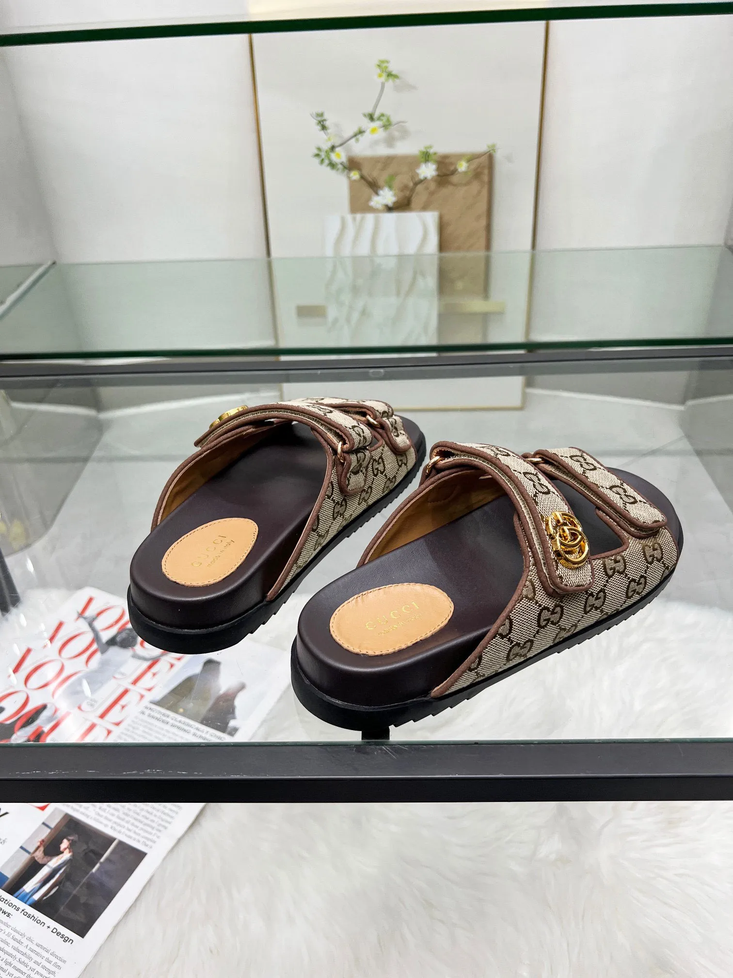 👟👟Ex-factory price 480👟👟 Gucci two-strap Velcro flat sandals beach shoes early spring series GG classic presbyopic cloth beach sandals are decorated with classic GG presbyopic canvas fabric fabric with double G metal buckle ✔️ Fabric: Original customized imported double G presbyopic ✔️ Lining: imported sheepskin ✔️ Heel: 2.0CM thick sole ✔️ Outsole: Mold imported rubber sole ✔️ Code number: 35-40 (41 customized, non-refundable)